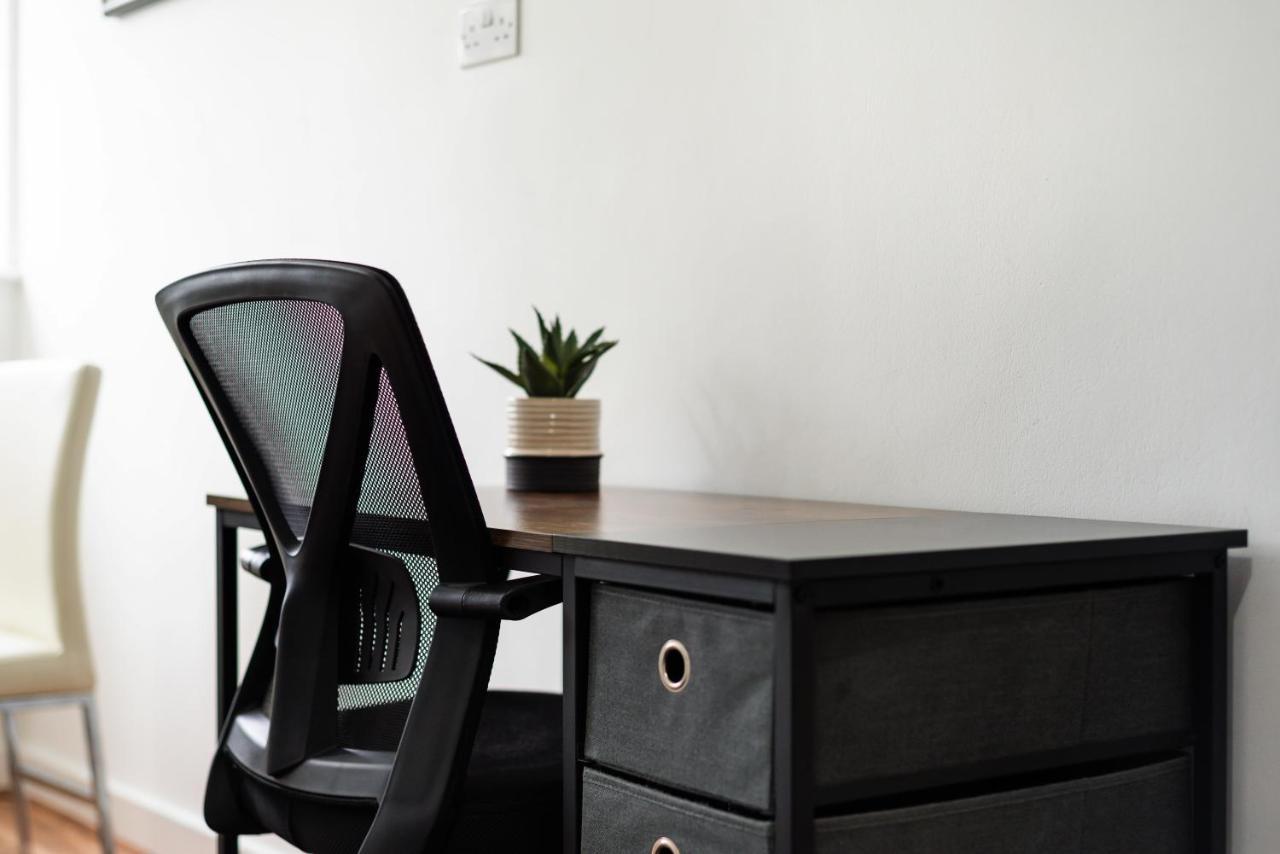 Spacious, Quiet And Modern Apartment ลอนดอน ภายนอก รูปภาพ